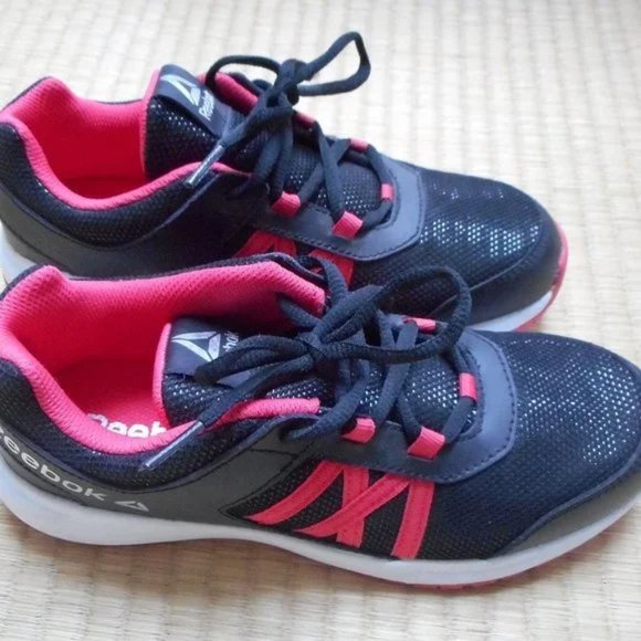 NEW-Reebok black pink sneakers Size 4 - Picture 1 of 7